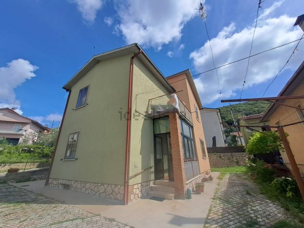casa indipendente in vendita ad Amelia