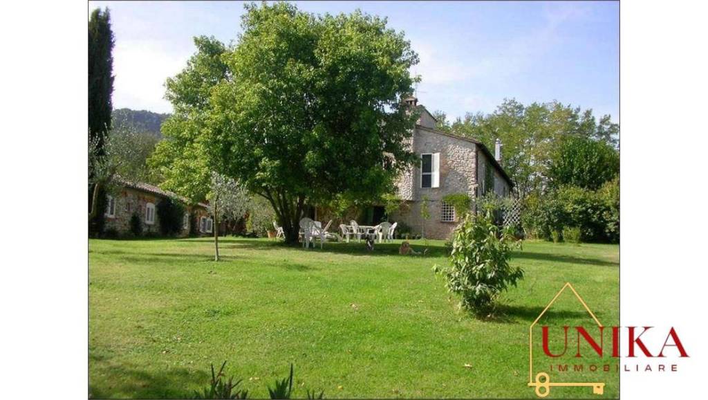 casa indipendente in vendita ad Amelia