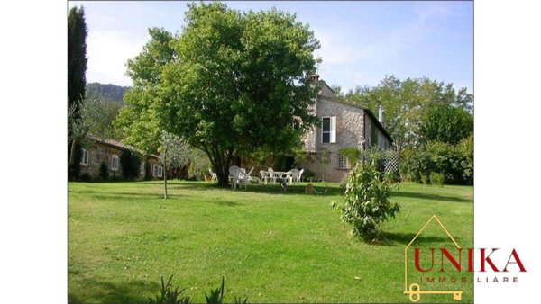 casa indipendente in vendita ad Amelia