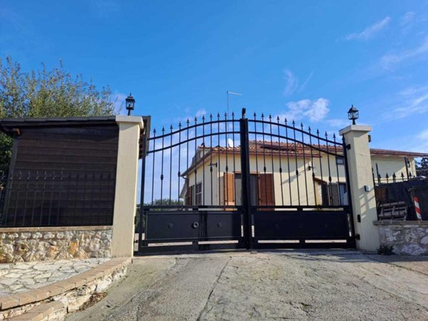 casa indipendente in vendita ad Amelia