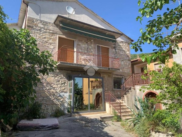 casa indipendente in vendita ad Amelia