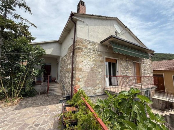 casa indipendente in vendita ad Amelia