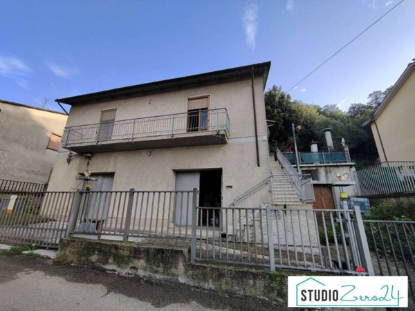 casa indipendente in vendita ad Amelia