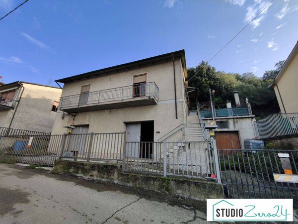 casa indipendente in vendita ad Amelia