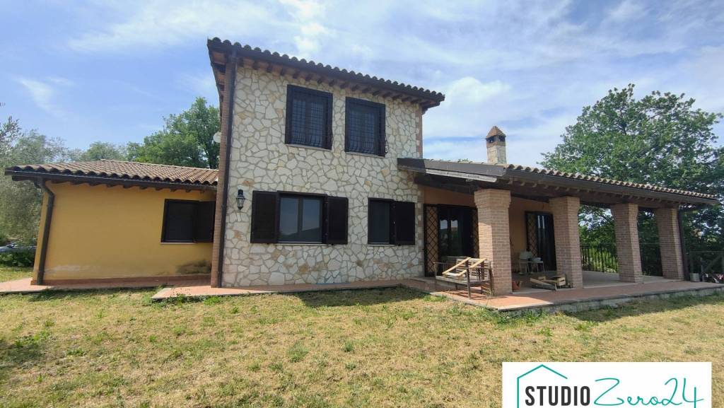casa indipendente in vendita ad Amelia