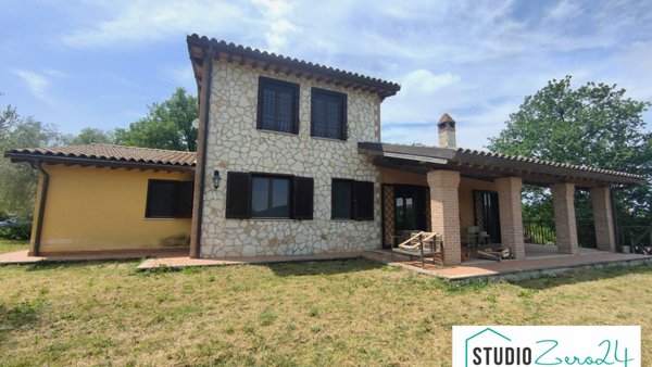 casa indipendente in vendita ad Amelia