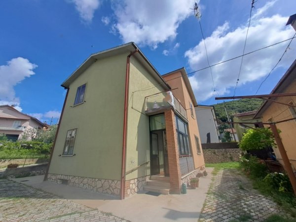 casa indipendente in vendita ad Amelia