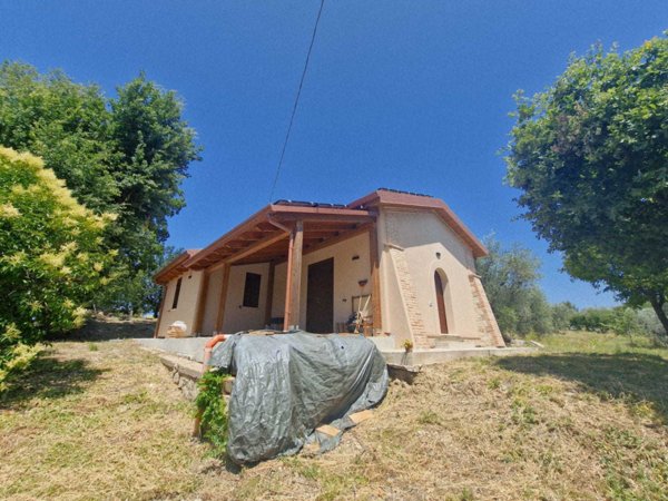 casa indipendente in vendita ad Amelia