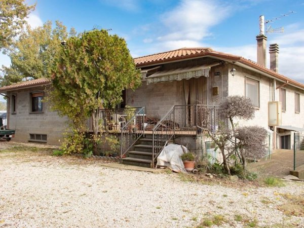 casa indipendente in vendita ad Amelia
