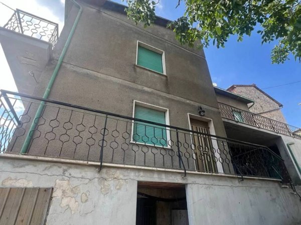 casa indipendente in vendita ad Amelia