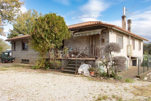 casa indipendente in vendita ad Amelia