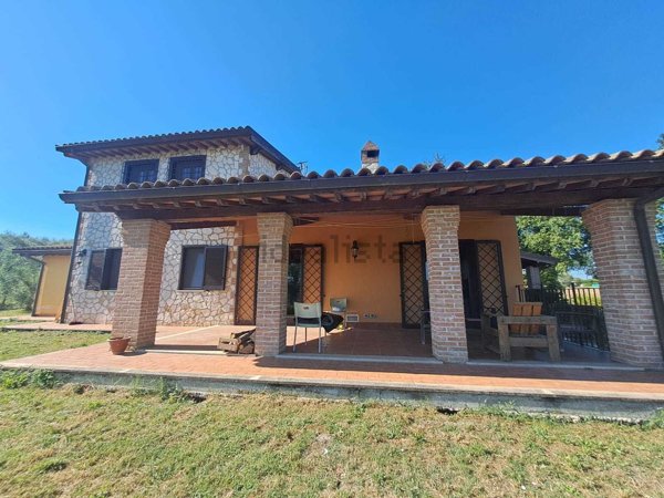 casa indipendente in vendita ad Amelia