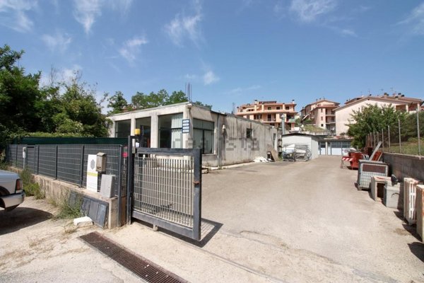capannone in vendita ad Amelia