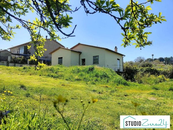 casa indipendente in vendita ad Amelia