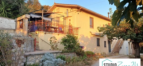 casa indipendente in vendita ad Amelia