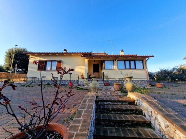 casa indipendente in vendita ad Amelia