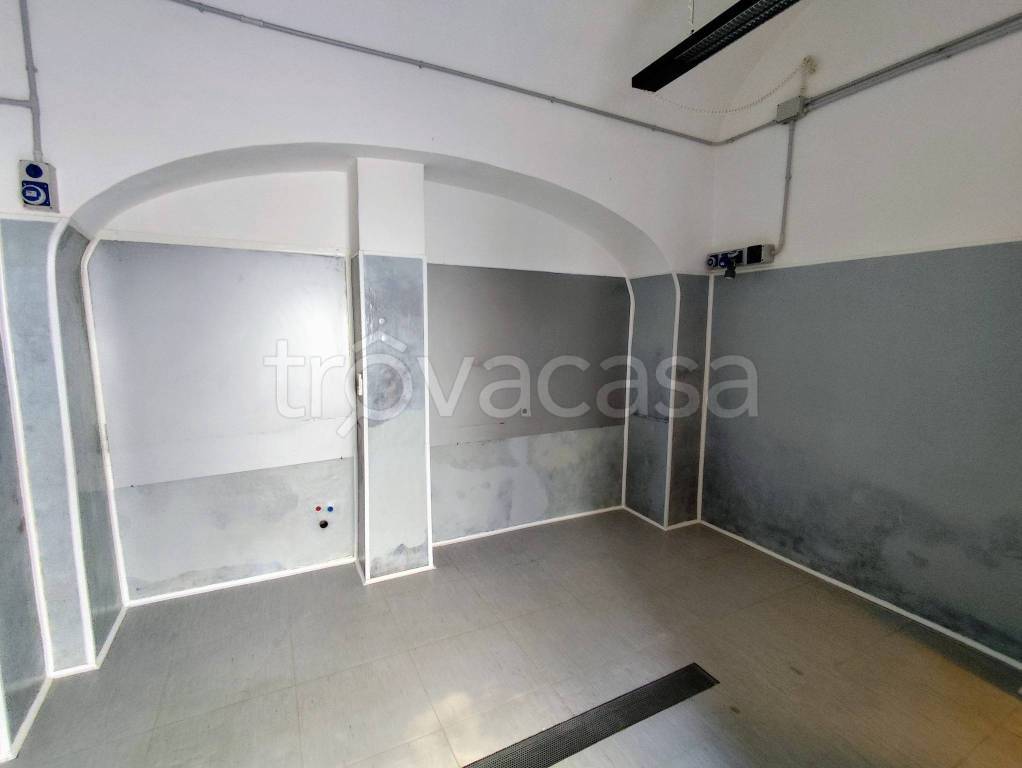 negozio in vendita ad Amelia