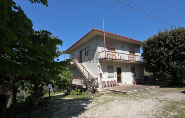 casa indipendente in vendita ad Amelia