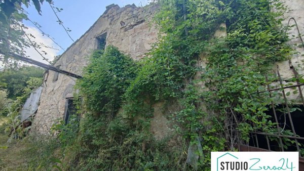 casa indipendente in vendita ad Amelia