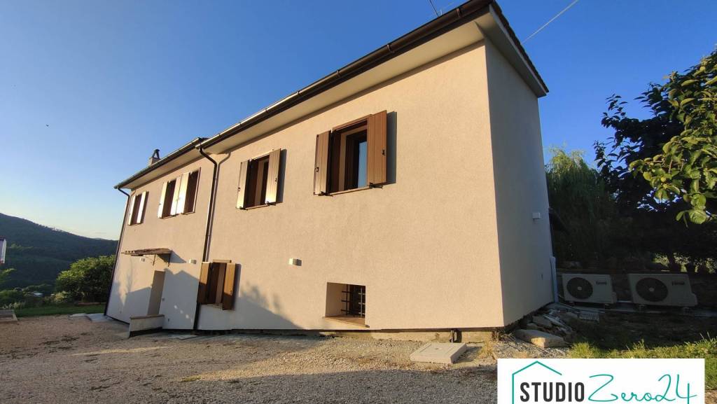 casa indipendente in vendita ad Amelia