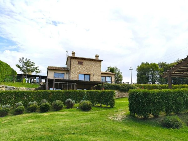 casa indipendente in vendita ad Amelia