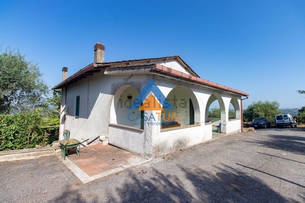 casa indipendente in vendita ad Amelia