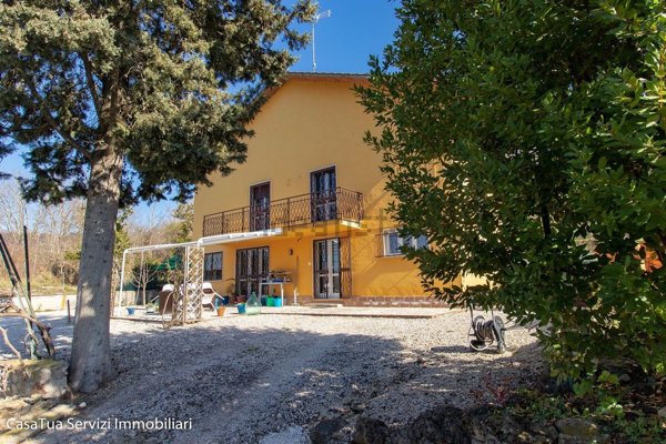 casa indipendente in vendita ad Amelia