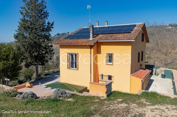 casa indipendente in vendita ad Amelia