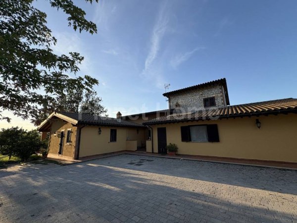 casa indipendente in vendita ad Amelia