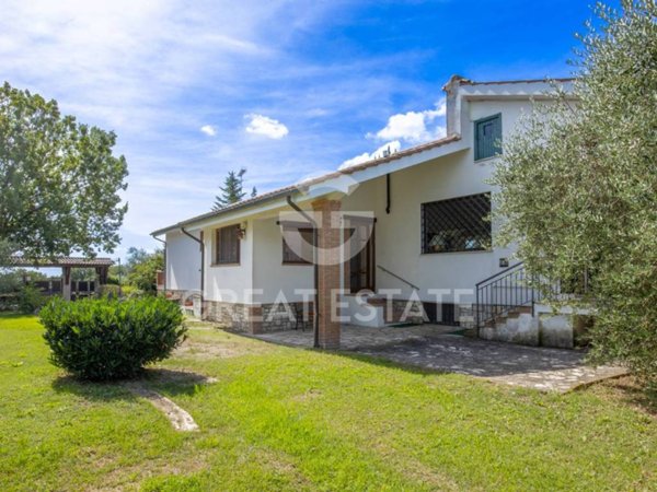 casa indipendente in vendita ad Amelia