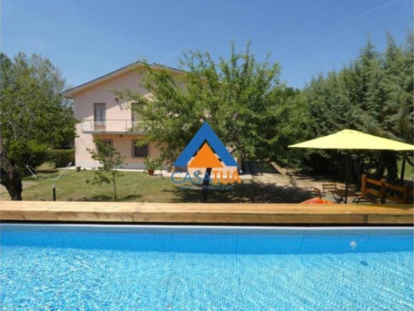casa indipendente in vendita ad Amelia