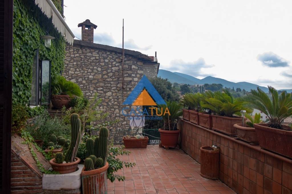 casa indipendente in vendita ad Amelia