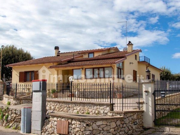 casa indipendente in vendita ad Amelia