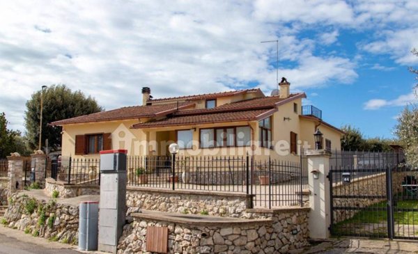 casa indipendente in vendita ad Amelia