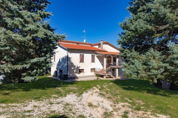 casa indipendente in vendita ad Amelia