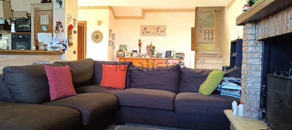 casa indipendente in vendita ad Amelia