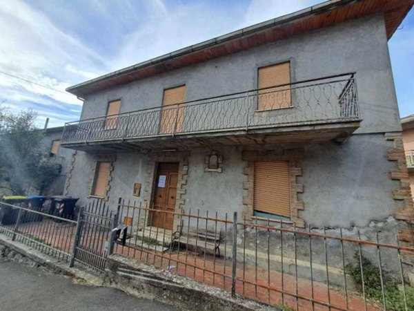 casa indipendente in vendita ad Amelia