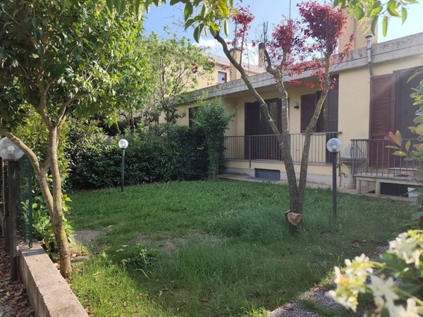 casa indipendente in vendita ad Amelia