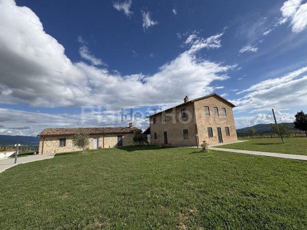 casale in vendita ad Amelia