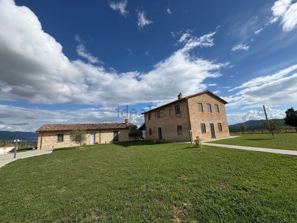 casale in vendita ad Amelia