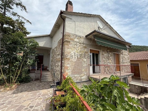 casa indipendente in vendita ad Amelia