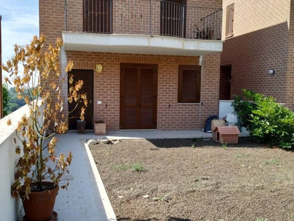 casa indipendente in vendita ad Amelia