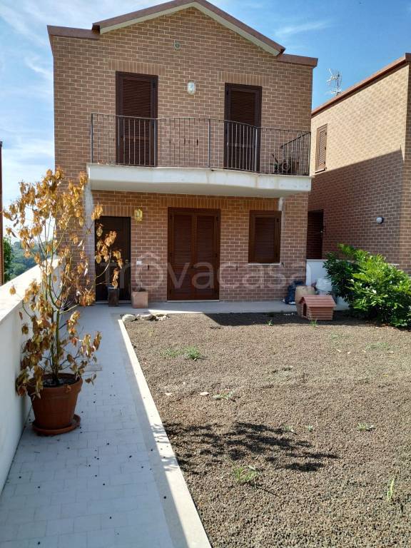 casa indipendente in vendita ad Amelia