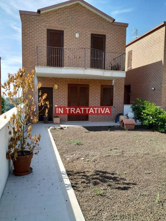 casa indipendente in vendita ad Amelia