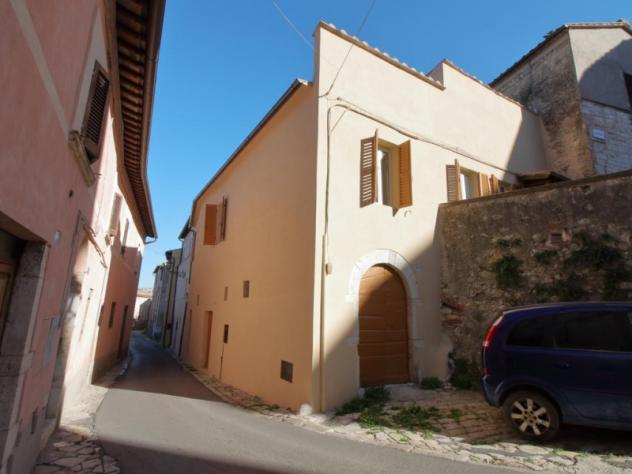 casa indipendente in vendita ad Amelia