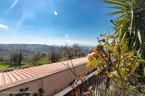 casa indipendente in vendita ad Amelia