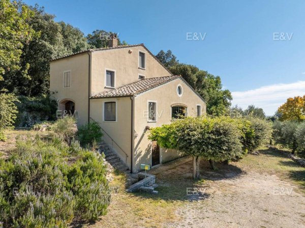 casa indipendente in vendita ad Amelia