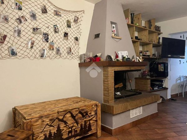 casa indipendente in vendita ad Amelia