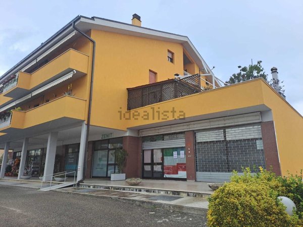 locale commerciale in vendita ad Amelia
