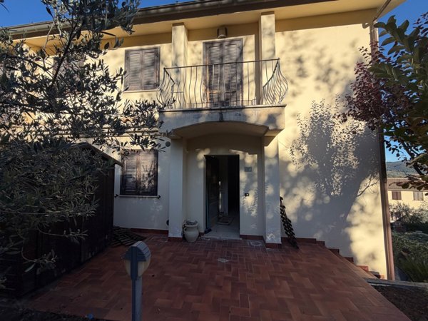 casa indipendente in vendita ad Amelia